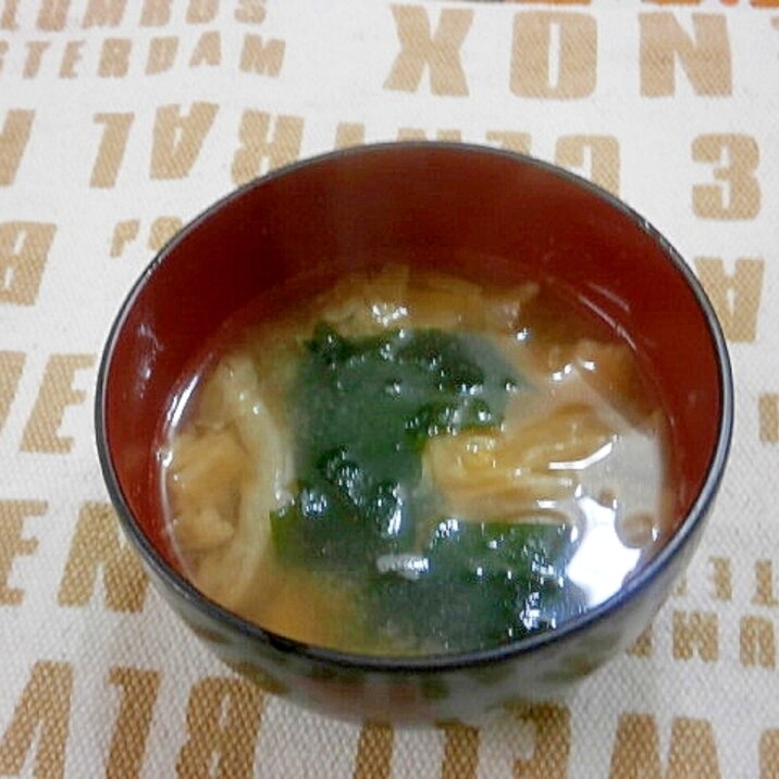 キャベツ・わかめ・油揚げの味噌汁